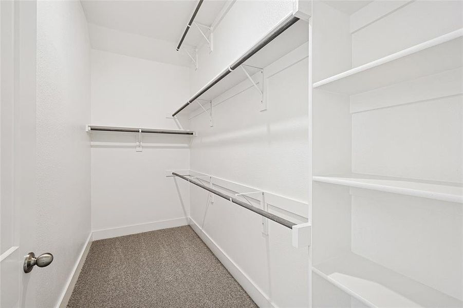 Spacious, unfurnished interior of a new home in Collin Creek, Plano (Image 16).