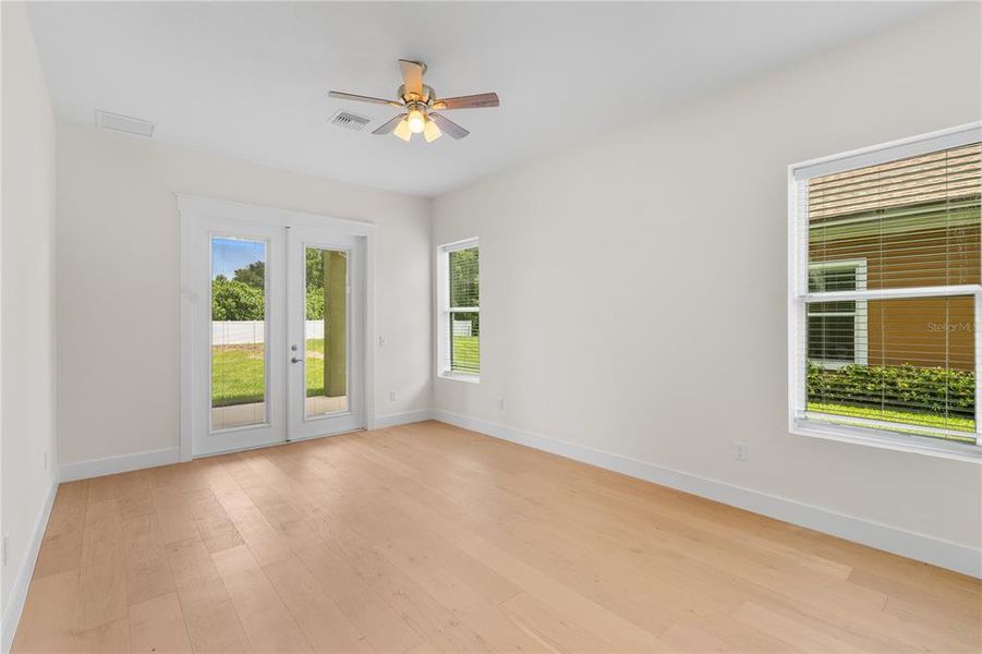 Spacious, unfurnished interior of a new home in , Sanford (Image 48).