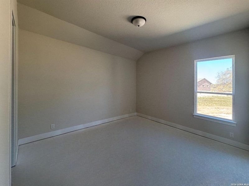 Spacious, unfurnished interior of a new home in Waldsanger, New Braunfels (Image 17).
