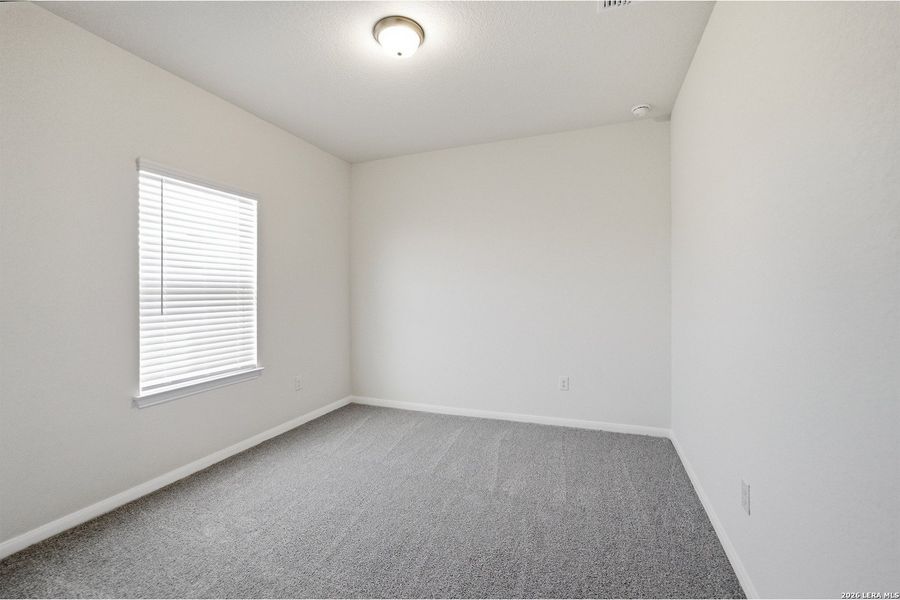 Spacious, unfurnished interior of a new home in Cloud Country, New Braunfels (Image 17).