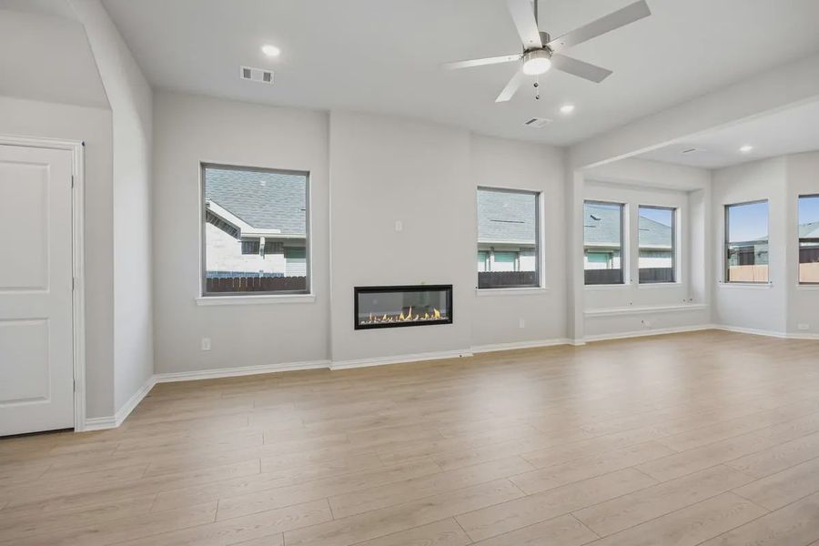 Spacious, unfurnished interior of a new home in Heartland 40's, Heartland (Image 14).
