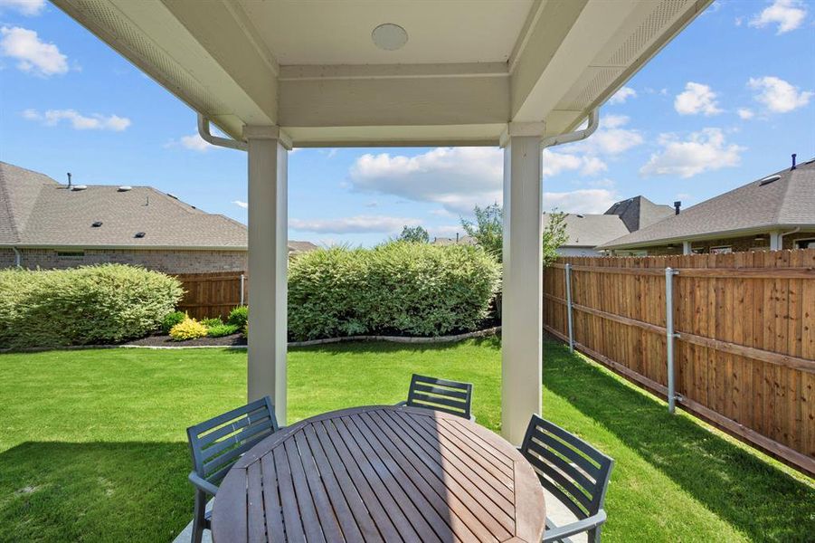 Exterior details and patio area of a home in Tavolo Park Cottages, Fort Worth (Image 3).