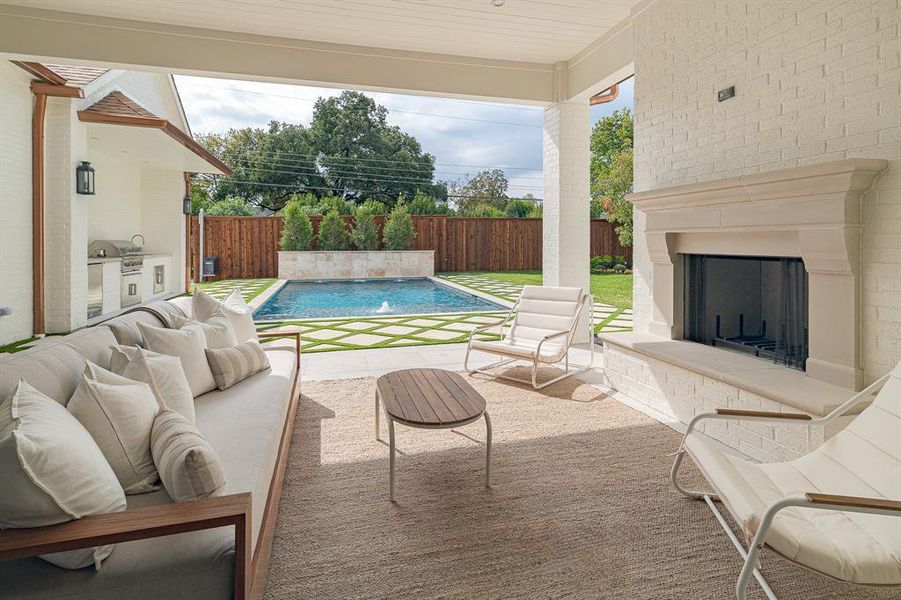 Exterior details and patio area of a home in , Dallas (Image 3).