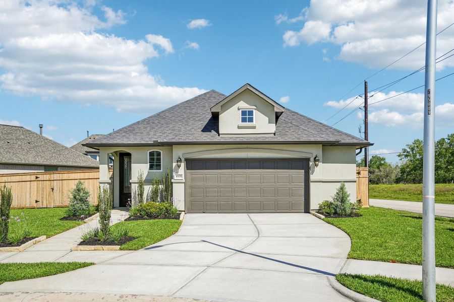 Front exterior of a new home in Sienna 40', Missouri City, TX, highlighting curb appeal (Image 21). Front exterior of a new home in Sienna 40', Missouri City, TX, highlighting curb appeal (Image 21).