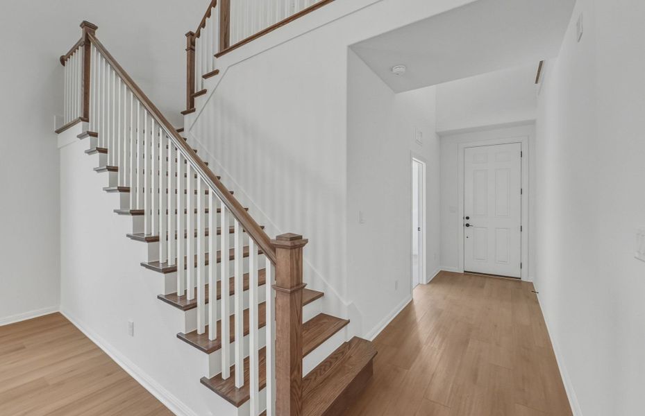 Spacious, unfurnished interior of a new home in Bluffview Reserve, Leander (Image 41).