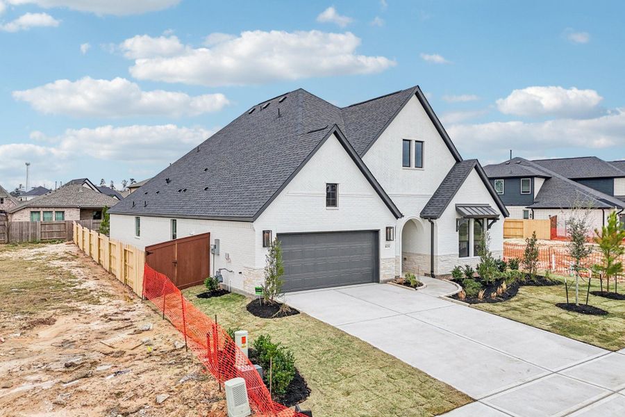 Front exterior of a new home in Evergreen 55', Conroe, TX, highlighting curb appeal (Image 28).