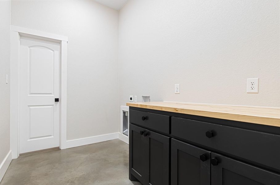 Furnished interior view inside a new home in , Gatesville (Image 3).