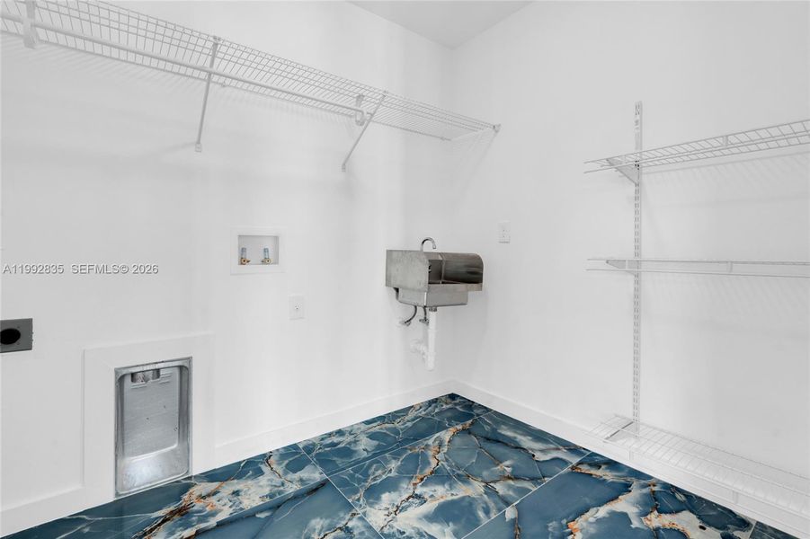 Spacious, unfurnished interior of a new home in , Lehigh Acres (Image 24).