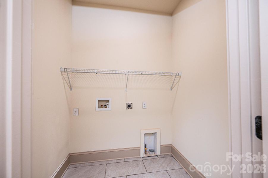 Spacious, unfurnished interior of a new home in , Newton (Image 23).