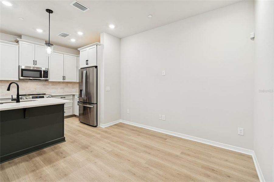 Furnished interior view inside a new home in , Orlando (Image 9).