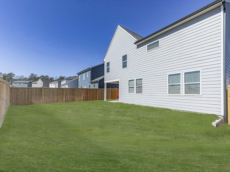 Exterior details and patio area of a home in Kingsley, Acworth (Image 3).