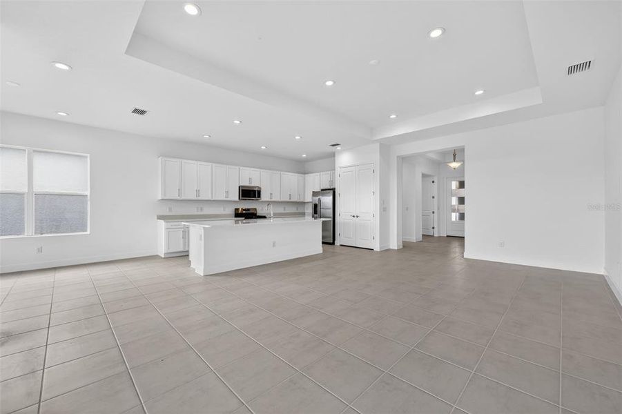 Spacious, unfurnished interior of a new home in Winding Ridge, Wesley Chapel (Image 28).