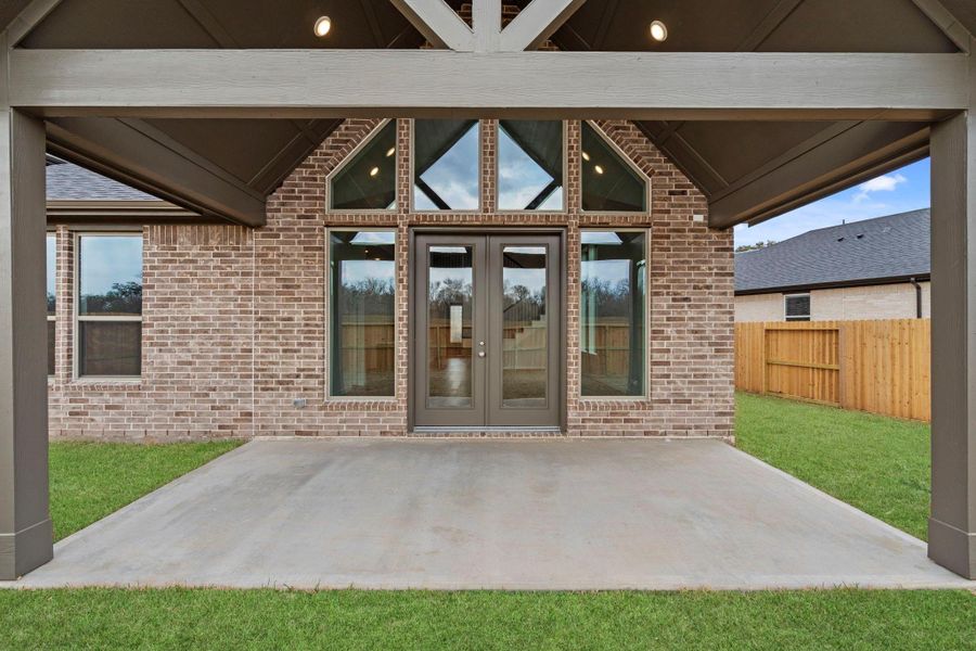 Exterior details and patio area of a home in Sienna 45', 50', Missouri City (Image 3).