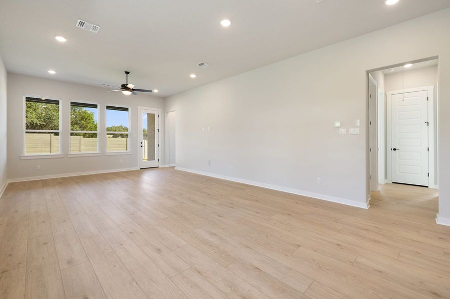 Spacious, unfurnished interior of a new home in Wolf Ranch, Georgetown (Image 19).