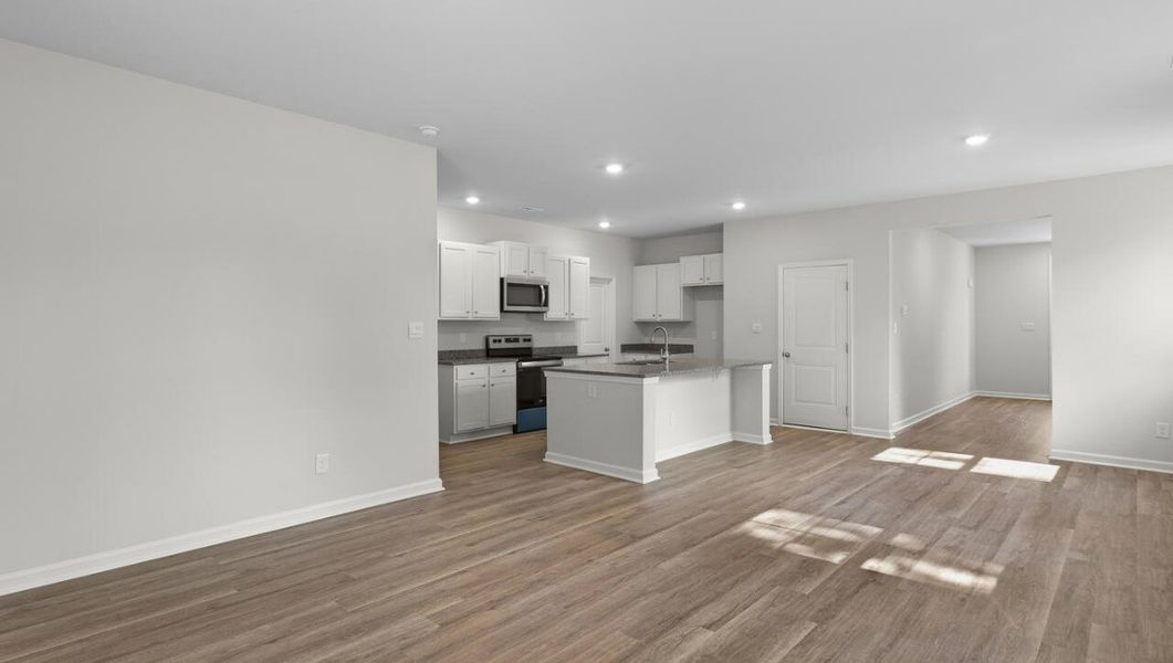 Spacious, unfurnished interior of a new home in The Preserve at Tidewater, Sneads Ferry (Image 16).