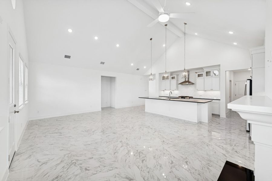 Spacious, unfurnished interior of a new home in St. Augustine Meadows, Mont Belvieu (Image 22).