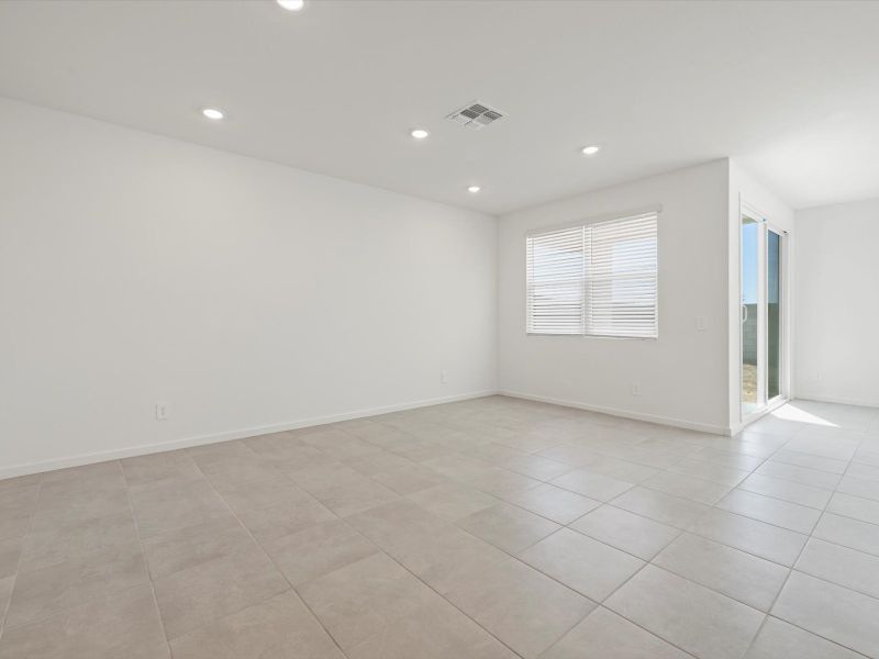 Spacious, unfurnished interior of a new home in Allure Vista Estate Series, Buckeye (Image 7).