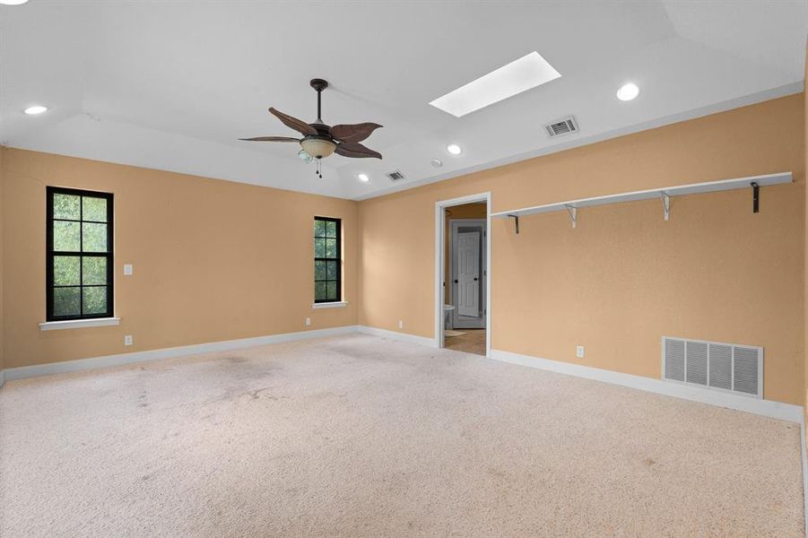 Spacious, unfurnished interior of a new home in , Alvarado (Image 27).