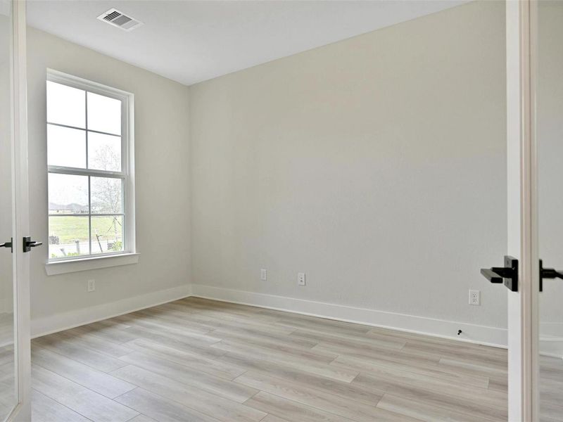 Spacious, unfurnished interior of a new home in Lago Mar, Texas City (Image 21).