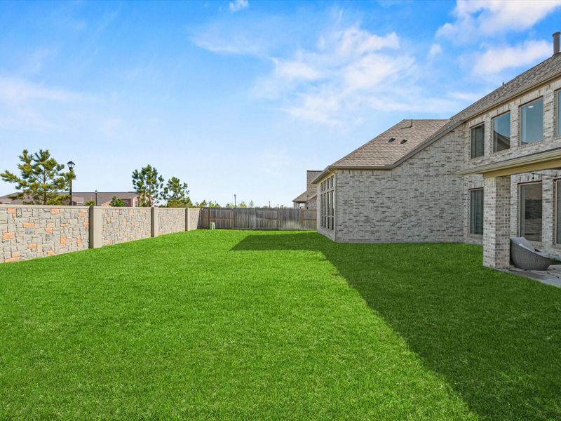 Perfect spot for the pool with a nice spa. Maybe a waterfall and some of those fancy firepots too?