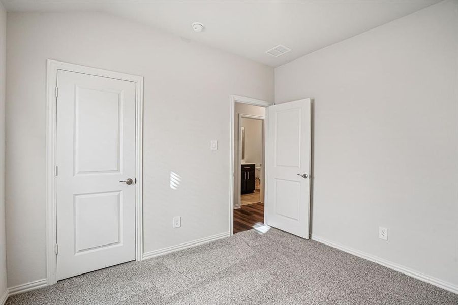 Spacious, unfurnished interior of a new home in Windmore, Princeton (Image 30).