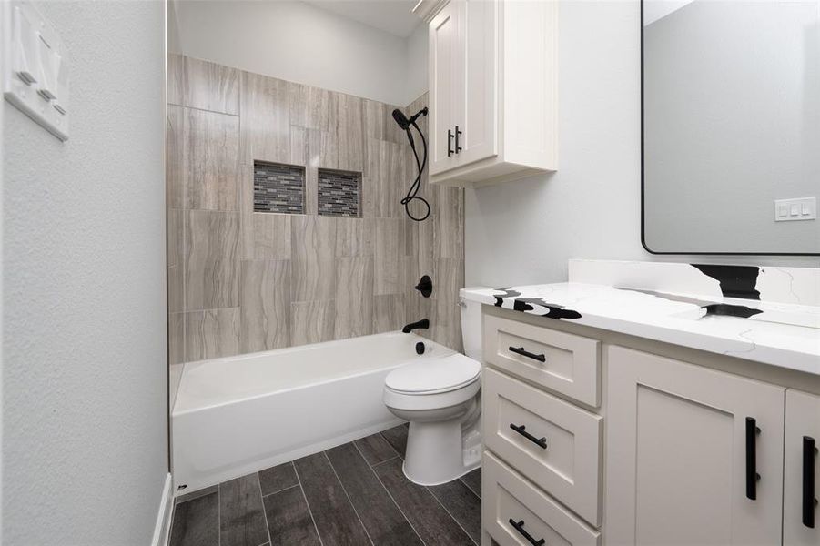 Furnished interior view inside a new home in , Whitewright (Image 11).