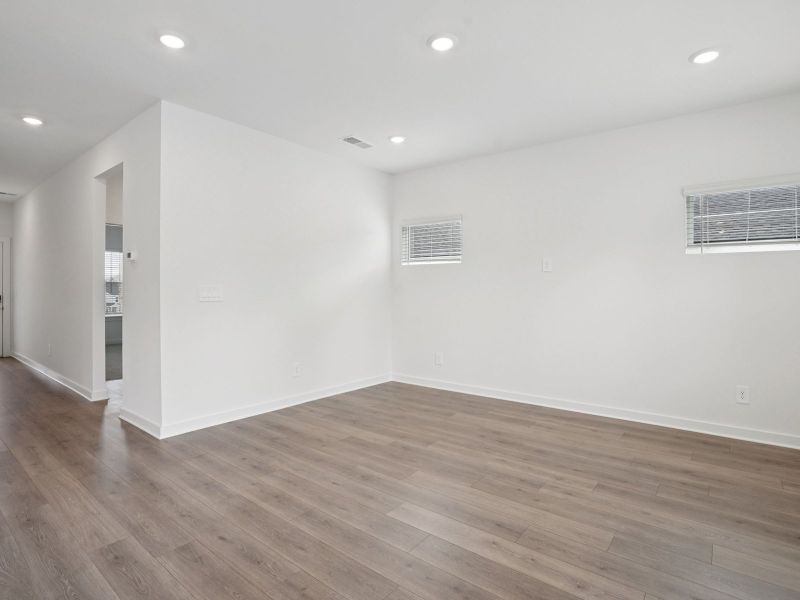 Spacious, unfurnished interior of a new home in River Ridge, Clarksville (Image 9).