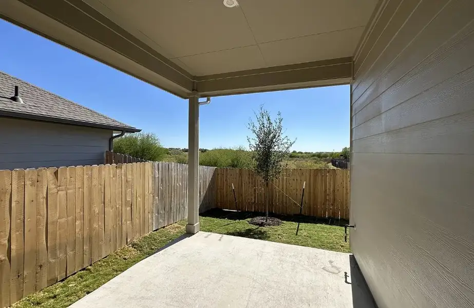 Exterior details and patio area of a home in Porter Country, Buda (Image 2).