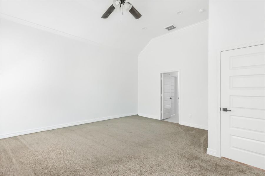 Spacious, unfurnished interior of a new home in , Anahuac (Image 35).