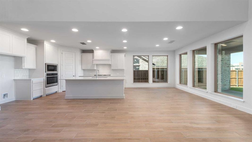 Spacious, unfurnished interior of a new home in Devonshire 55', Forney (Image 14). Spacious, unfurnished interior of a new home in Devonshire 55', Forney (Image 14).