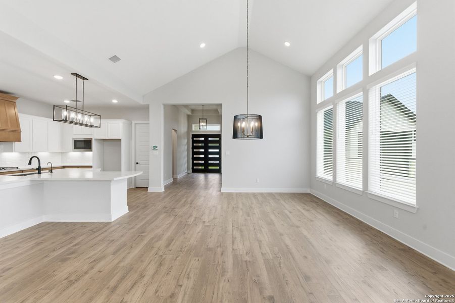 Spacious, unfurnished interior of a new home in Potranco Oaks, Castroville (Image 40).