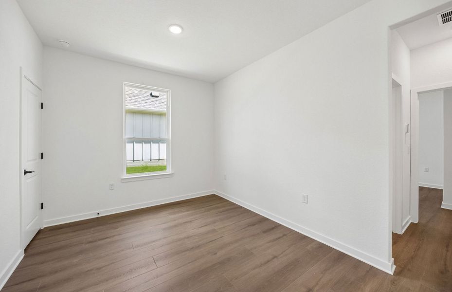 Spacious, unfurnished interior of a new home in Sun City Texas, Georgetown (Image 13).