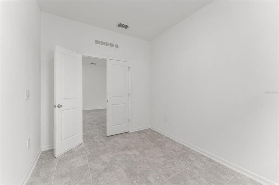Spacious, unfurnished interior of a new home in Peace Creek Reserve, Winter Haven (Image 38).