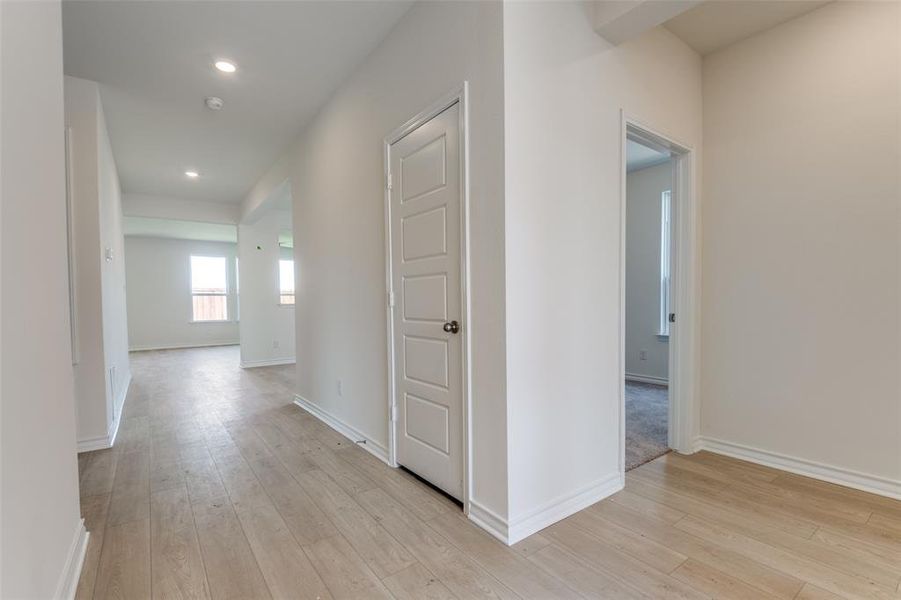 Spacious, unfurnished interior of a new home in Cottonwood Creek, Seagoville (Image 14). Spacious, unfurnished interior of a new home in Cottonwood Creek, Seagoville (Image 14).