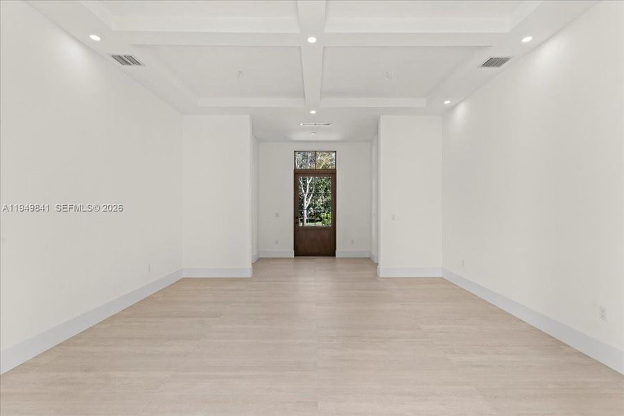 Spacious, unfurnished interior of a new home in , Pinecrest (Image 20).