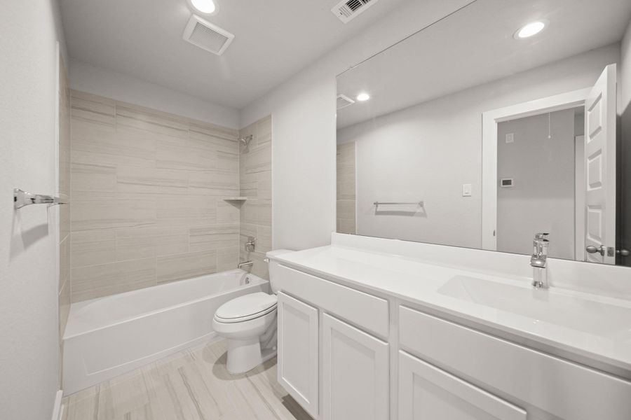 Furnished interior view inside a new home in Beacon Hill, Waller (Image 5).