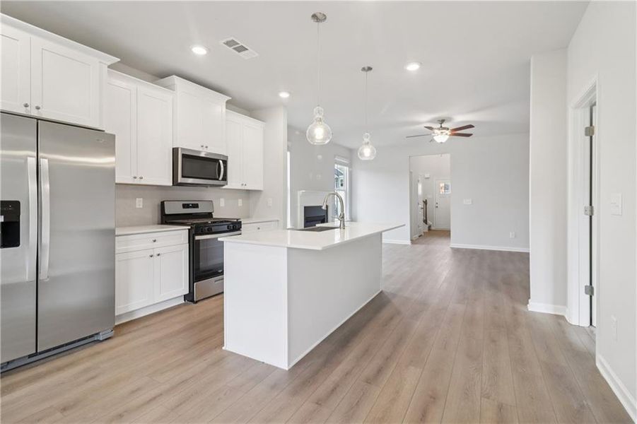 Furnished interior view inside a new home in Abbotts Crossing, Conyers (Image 5).