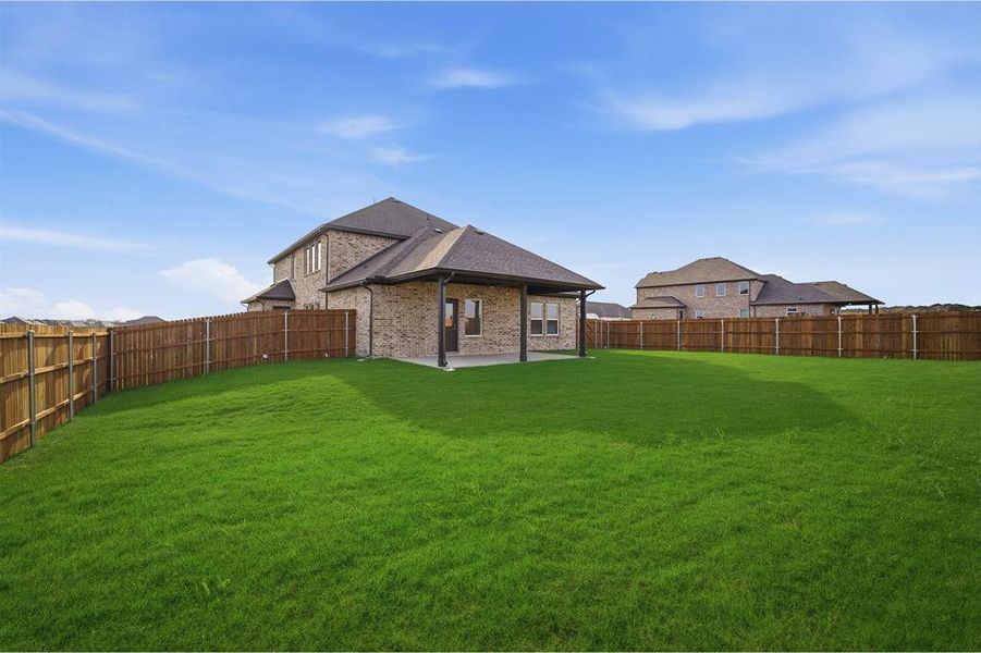 Exterior details and patio area of a home in Saddlebrook Estates, Waxahachie (Image 4).