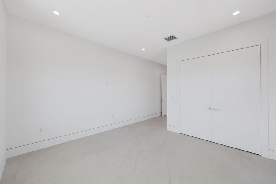 2612 Northeast 4th St - 49.jpg-FULL
