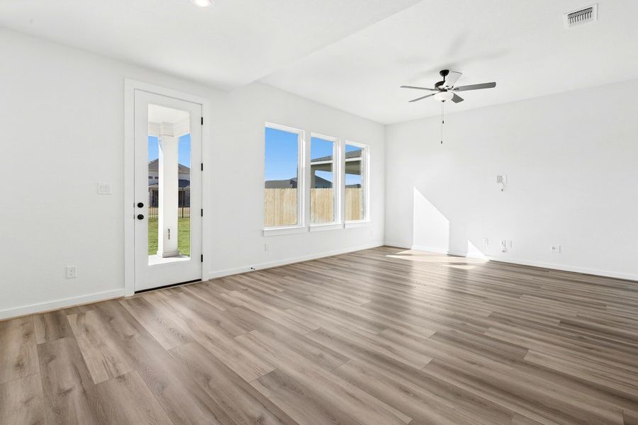 Spacious, unfurnished interior of a new home in University Heights, Round Rock (Image 16).
