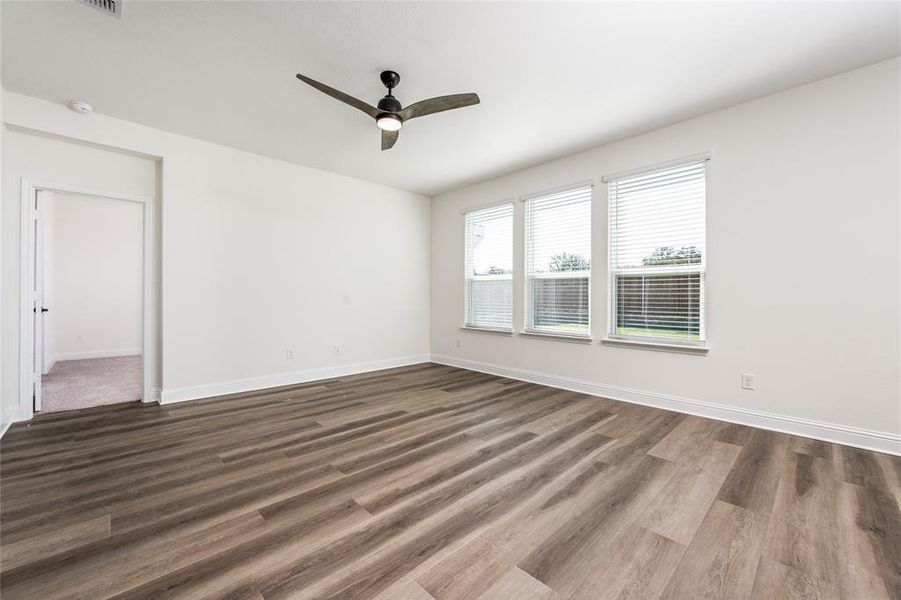 Spacious, unfurnished interior of a new home in Eagle Creek, Denton (Image 18).