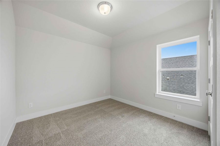Spacious, unfurnished interior of a new home in Ellwood, Iowa Colony (Image 11).