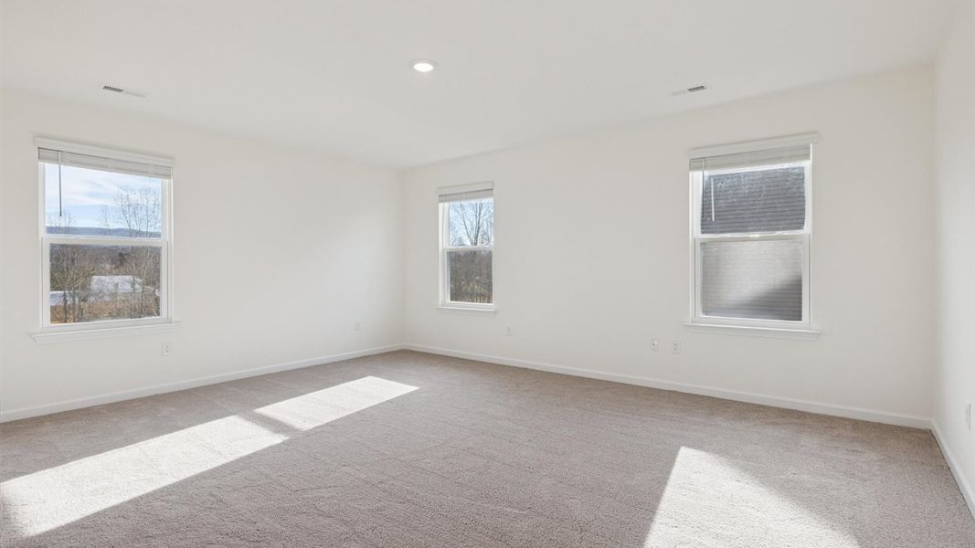 Spacious, unfurnished interior of a new home in Whispering Springs, Maryville (Image 30).