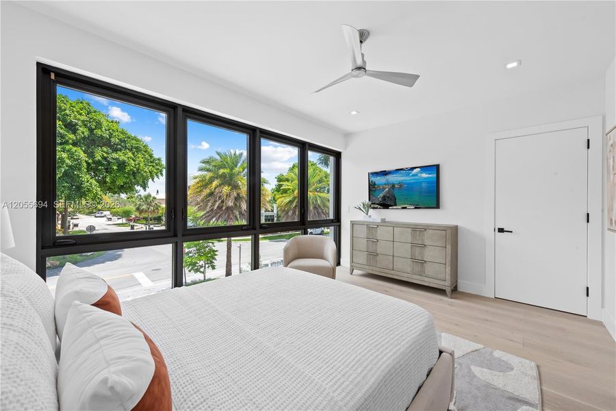 Furnished interior view inside a new home in , Fort Lauderdale (Image 46).