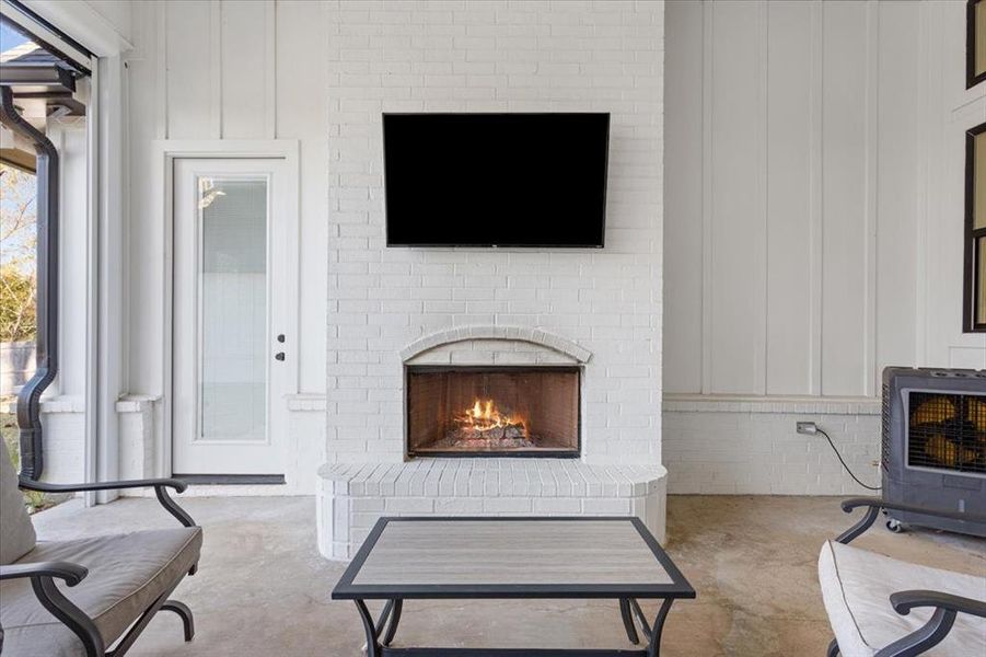 Exterior details and patio area of a home in , Waco (Image 4).