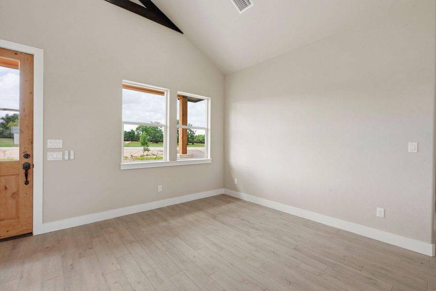 Spacious, unfurnished interior of a new home in , Franklin (Image 26).