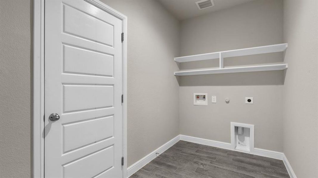 Spacious, unfurnished interior of a new home in Rock Creek Ranch, Fort Worth (Image 32). Spacious, unfurnished interior of a new home in Rock Creek Ranch, Fort Worth (Image 32).