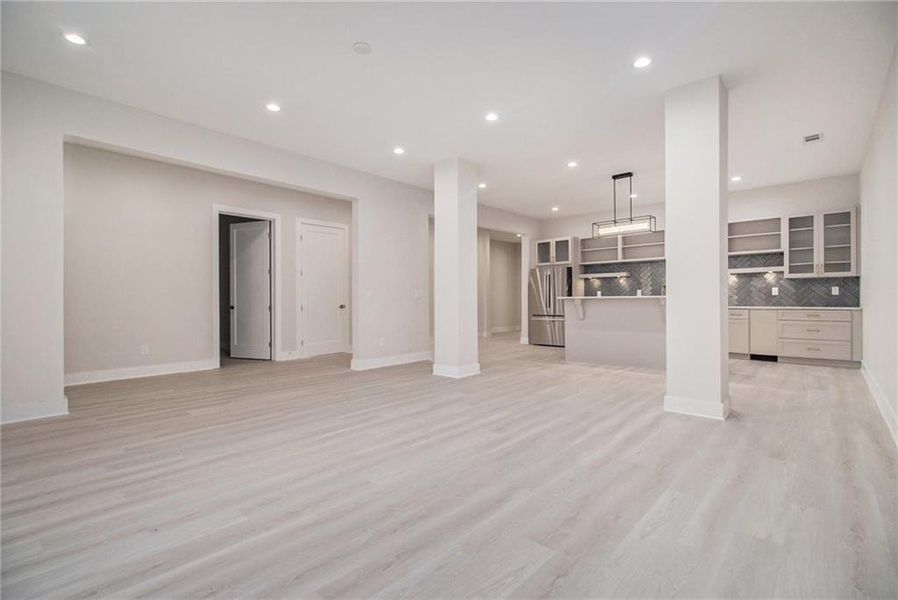 Spacious, unfurnished interior of a new home in , Alpharetta (Image 29).