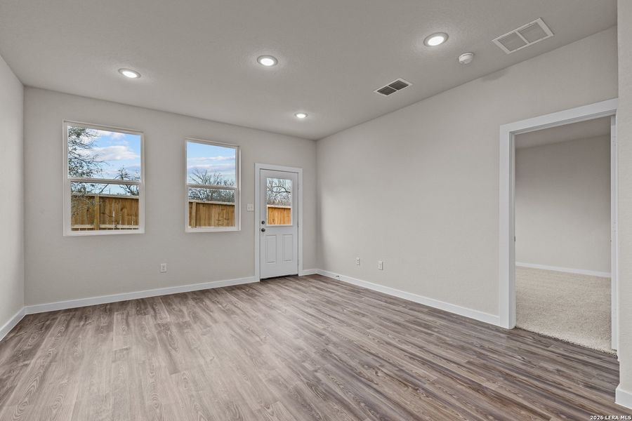 Spacious, unfurnished interior of a new home in Park Place, New Braunfels (Image 13).