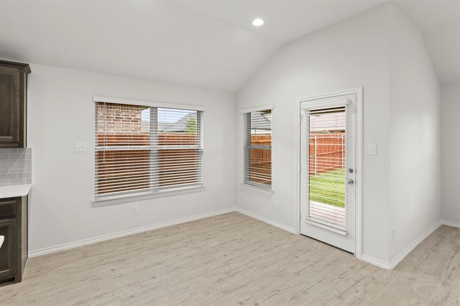 13. 3253 Mercer - Dining (2)